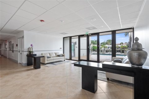 Copropriété à vendre à Bay Harbor Islands, Floride: 2 chambres, 161.65 m2 № 2035207 - photo 24