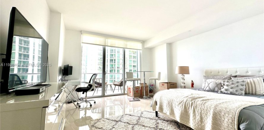 Estudio en el Condominio en Miami, Florida  № 1996409