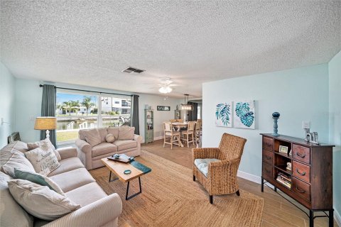 House in Hudson, Florida 2 bedrooms, 162.76 sq.m. № 1565326 - photo 4