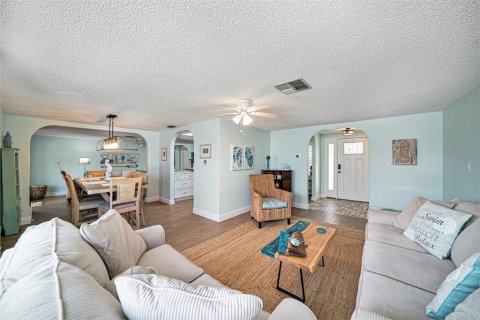 House in Hudson, Florida 2 bedrooms, 162.76 sq.m. № 1565326 - photo 6