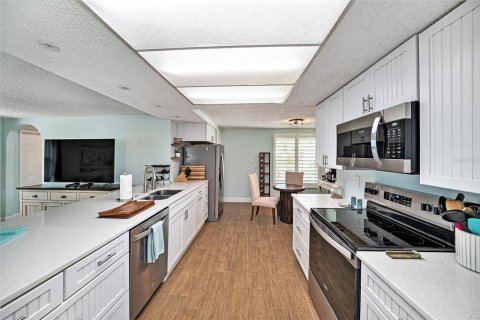 House in Hudson, Florida 2 bedrooms, 162.76 sq.m. № 1565326 - photo 9