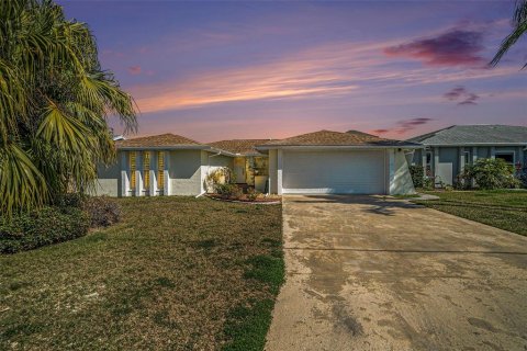 House in Hudson, Florida 2 bedrooms, 162.76 sq.m. № 1565326 - photo 2