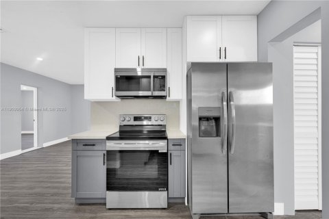 Villa ou maison à vendre à Miami, Floride: 5 chambres, 157.75 m2 № 1968407 - photo 28