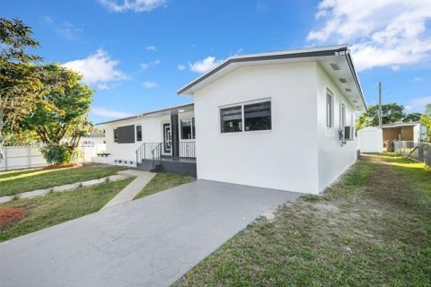 Villa ou maison à vendre à Miami, Floride: 5 chambres, 157.75 m2 № 1968407 - photo 6