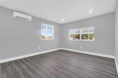 Villa ou maison à vendre à Miami, Floride: 5 chambres, 157.75 m2 № 1968407 - photo 18