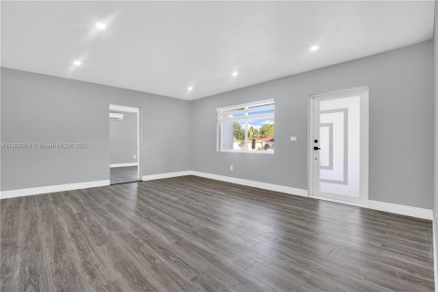 Villa ou maison à vendre à Miami, Floride: 5 chambres, 157.75 m2 № 1968407 - photo 9