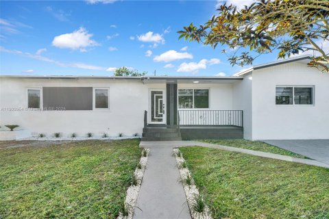 Villa ou maison à vendre à Miami, Floride: 5 chambres, 157.75 m2 № 1968407 - photo 7