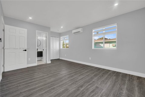 Villa ou maison à vendre à Miami, Floride: 5 chambres, 157.75 m2 № 1968407 - photo 17