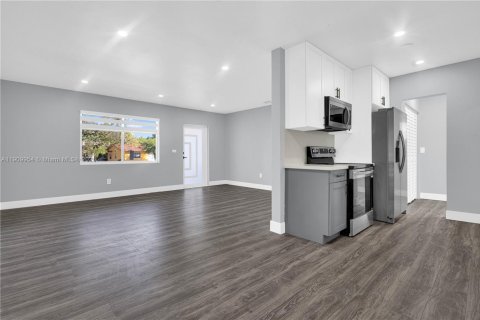 Villa ou maison à vendre à Miami, Floride: 5 chambres, 157.75 m2 № 1968407 - photo 14