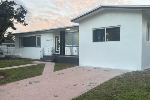 Villa ou maison à vendre à Miami, Floride: 5 chambres, 157.75 m2 № 1968407 - photo 3