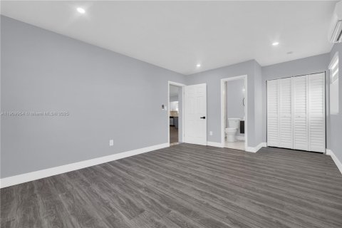 Villa ou maison à vendre à Miami, Floride: 5 chambres, 157.75 m2 № 1968407 - photo 19