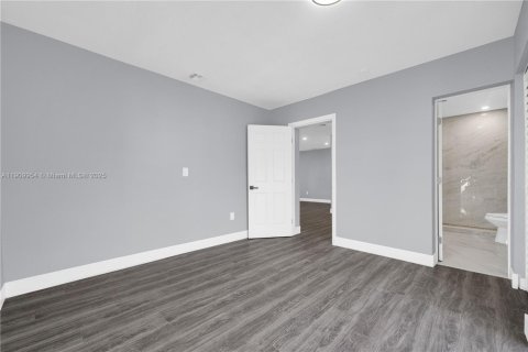 Villa ou maison à vendre à Miami, Floride: 5 chambres, 157.75 m2 № 1968407 - photo 25