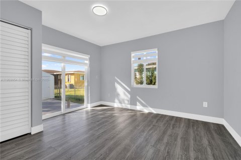 Villa ou maison à vendre à Miami, Floride: 5 chambres, 157.75 m2 № 1968407 - photo 22