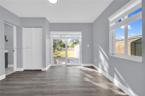 Villa ou maison à vendre à Miami, Floride: 5 chambres, 157.75 m2 № 1968407 - photo 24