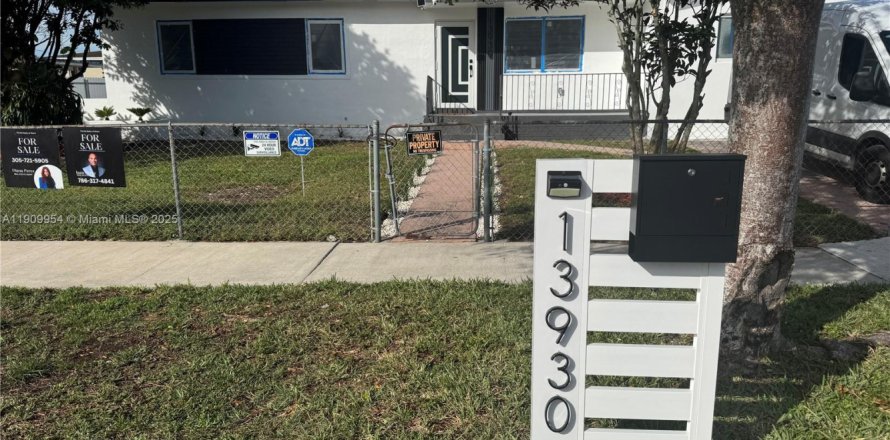 Villa ou maison à Miami, Floride 5 chambres, 157.75 m2 № 1968407