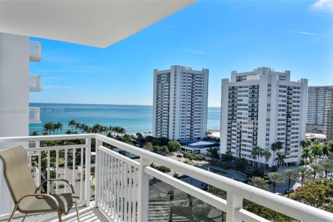 Condo à Hallandale Beach, Floride, 2 chambres  № 2090906