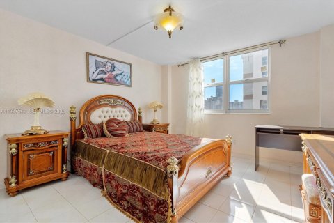Copropriété à vendre à Hallandale Beach, Floride: 2 chambres, 111.48 m2 № 2090906 - photo 16