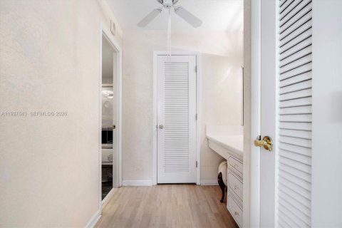 Copropriété à vendre à Hallandale Beach, Floride: 2 chambres, 111.48 m2 № 2090906 - photo 12