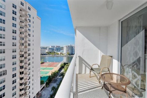 Copropriété à vendre à Hallandale Beach, Floride: 2 chambres, 111.48 m2 № 2090906 - photo 5
