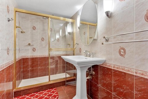 Copropriété à vendre à Hallandale Beach, Floride: 2 chambres, 111.48 m2 № 2090906 - photo 17