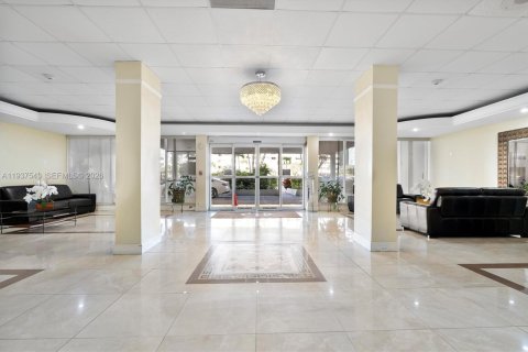 Copropriété à vendre à Hallandale Beach, Floride: 2 chambres, 111.48 m2 № 2090906 - photo 19