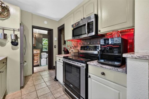 House in Saint Petersburg, Florida 2 bedrooms, 98.94 sq.m. № 2234292 - photo 9