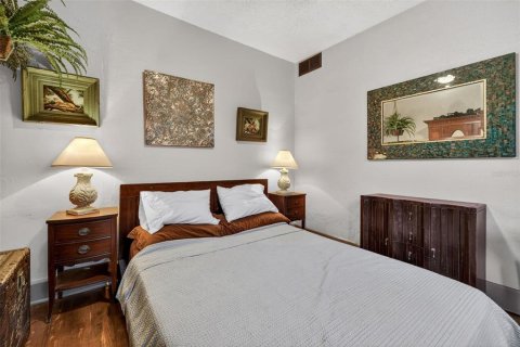 House in Saint Petersburg, Florida 2 bedrooms, 98.94 sq.m. № 2234292 - photo 14