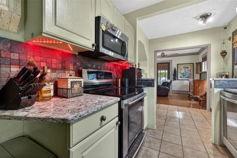 House in Saint Petersburg, Florida 2 bedrooms, 98.94 sq.m. № 2234292 - photo 13