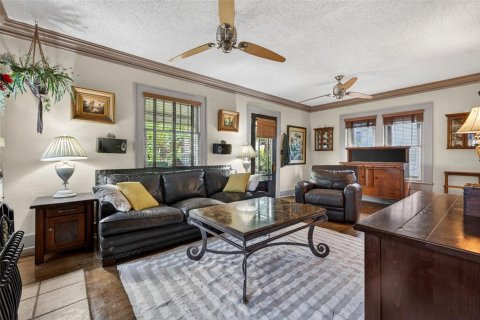 House in Saint Petersburg, Florida 2 bedrooms, 98.94 sq.m. № 2234292 - photo 5