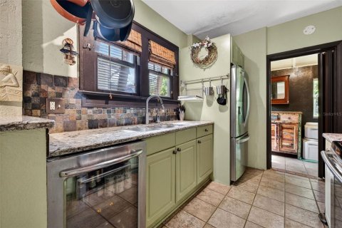 House in Saint Petersburg, Florida 2 bedrooms, 98.94 sq.m. № 2234292 - photo 11