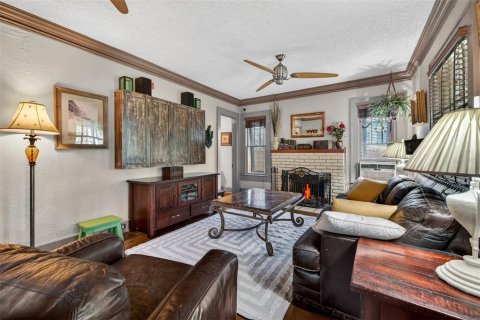 House in Saint Petersburg, Florida 2 bedrooms, 98.94 sq.m. № 2234292 - photo 6