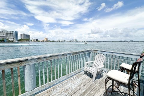 Propiedad comercial en venta en Miami Beach, Florida № 1979342 - foto 12