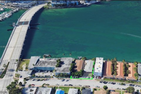 Propiedad comercial en venta en Miami Beach, Florida № 1979342 - foto 4