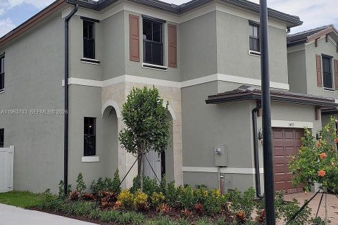 Снять в аренду таунхаус в Хайалиа, Флорида 3 спальни, 138.05м2, № 2026297 - фото 2