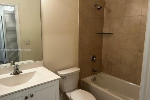 Снять в аренду таунхаус в Хайалиа, Флорида 3 спальни, 138.05м2, № 2026297 - фото 12