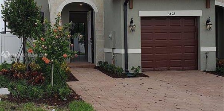 Таунхаус в Хайалиа, Флорида 3 спальни, 138.05м2 № 2026297