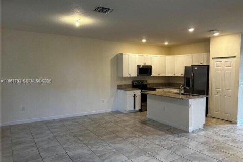 Снять в аренду таунхаус в Хайалиа, Флорида 3 спальни, 138.05м2, № 2026297 - фото 6