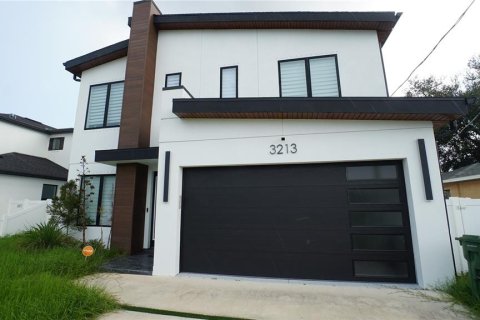 House in Tampa, Florida 4 bedrooms, 235.14 sq.m. № 2347500