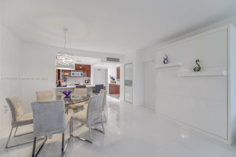 Condo in Bal Harbour, Florida, 1 bedroom № 1865651 - photo 10