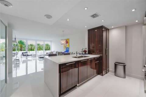 Condo in Bal Harbour, Florida, 1 bedroom № 1865651 - photo 5