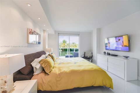 Condo in Bal Harbour, Florida, 1 bedroom № 1865651 - photo 13