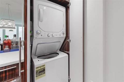 Condo in Bal Harbour, Florida, 1 bedroom № 1865651 - photo 7