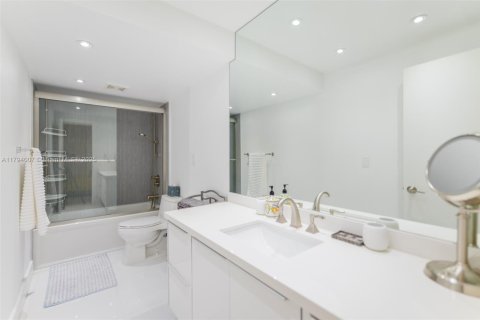 Condo in Bal Harbour, Florida, 1 bedroom № 1865651 - photo 14