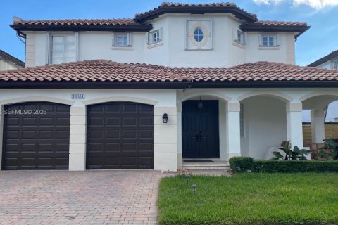 House in Miami, Florida 4 bedrooms, 234.86 sq.m. № 2045690