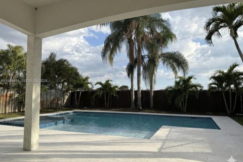 House in Miami, Florida 4 bedrooms, 234.86 sq.m. № 2045690 - photo 13