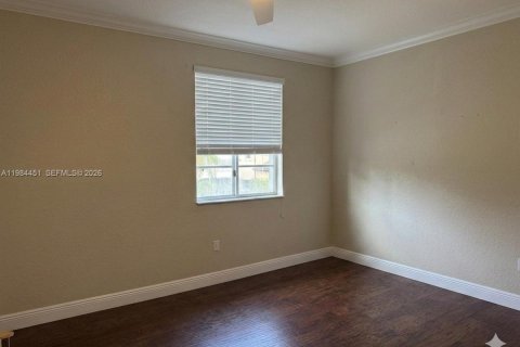 House in Miami, Florida 4 bedrooms, 234.86 sq.m. № 2045690 - photo 10