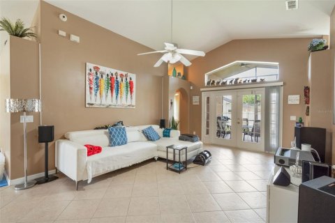 House in Orlando, Florida 4 bedrooms, 166.39 sq.m. № 1778685 - photo 12