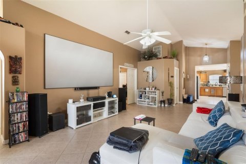 House in Orlando, Florida 4 bedrooms, 166.39 sq.m. № 1778685 - photo 13