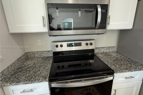 Villa ou maison à louer à Sebring, Floride: 3 chambres, 130.06 m2 № 2005851 - photo 28