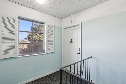 Copropriété à vendre à Pompano Beach, Floride: 2 chambres, 78.04 m2 № 2021932 - photo 5